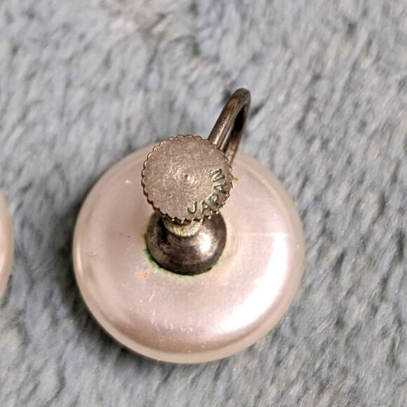 Vintage Faux Pearl Button Screw Back Earrings -Made in Japan - Picture 8 of 9